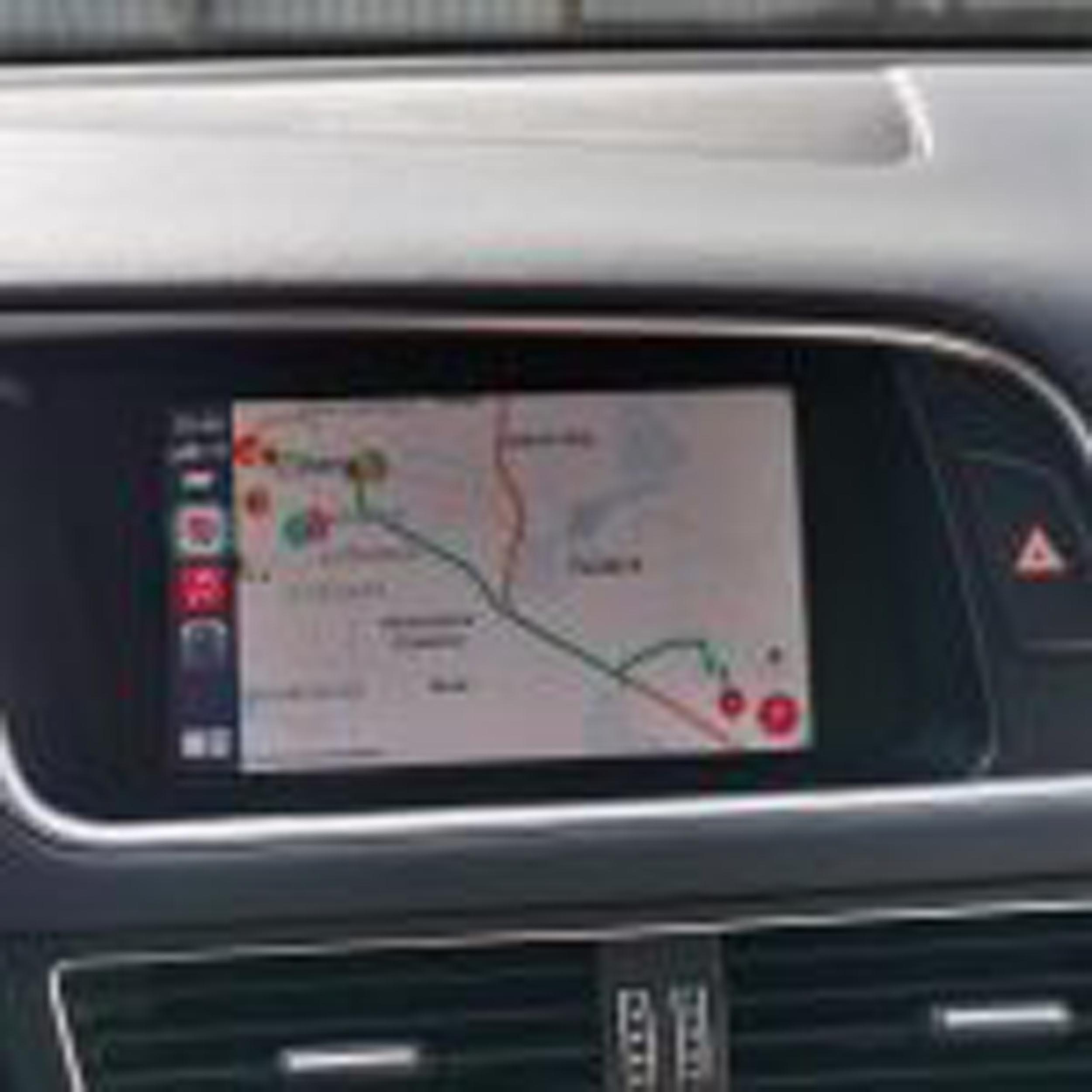 Audi, carplay, stacja multimedialna, kamery cofania, doposażenie aut, nawigacja