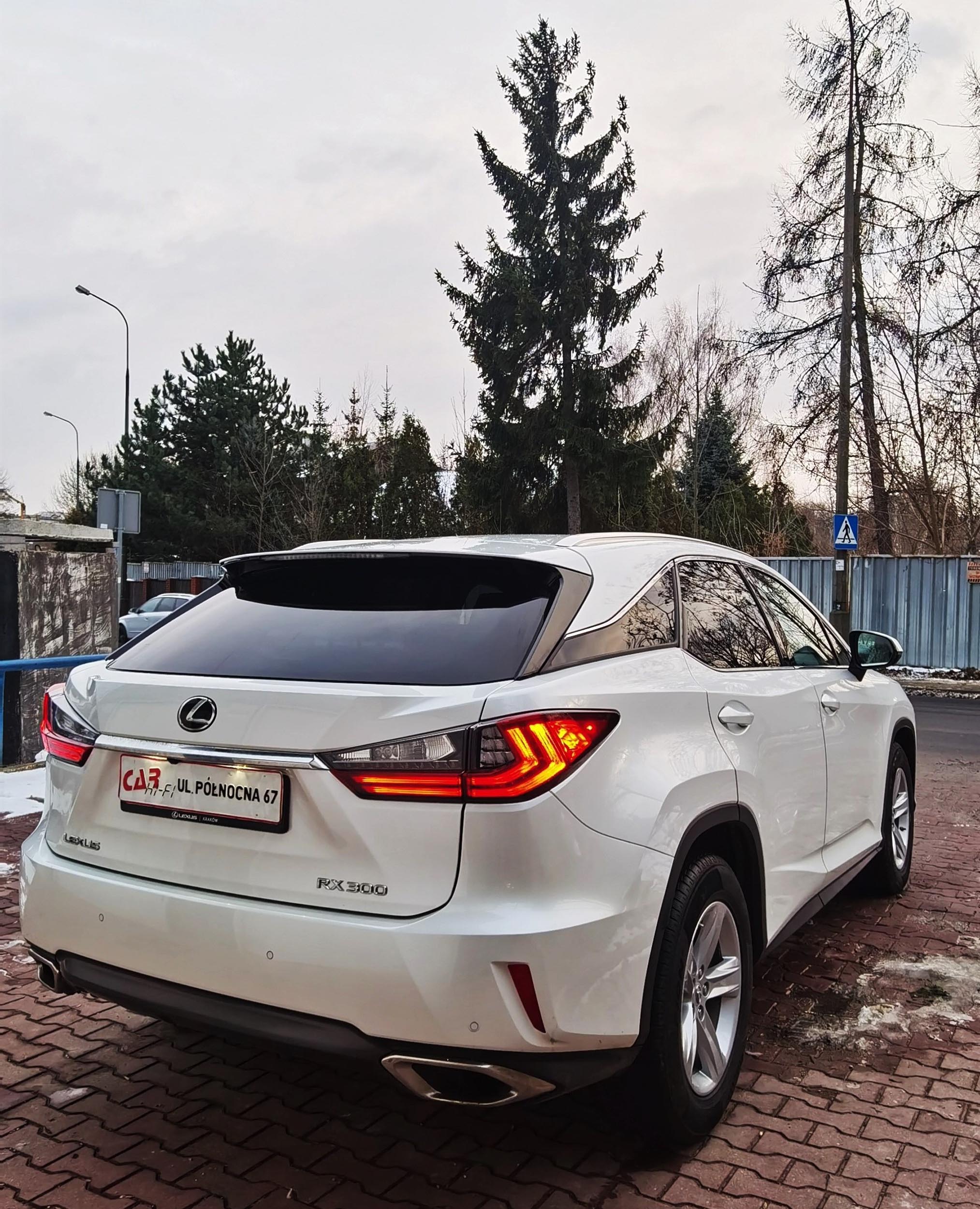 Read more about the article Montaż Car Play oraz monitora sufitowego Lexus RX300
